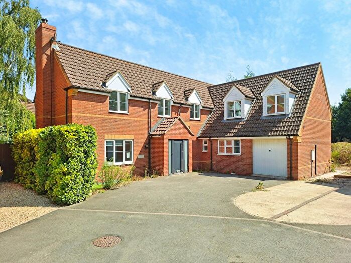 6 Bedroom Semi-Detached House For Sale In Herdsmans Close, Deeping St. Nicholas, Spalding, PE11