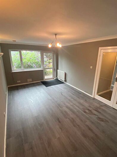 2 Bedroom Flat To Rent In Clumber Court, Clumber Crescent South, Nottingham, NG7