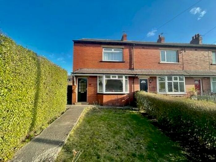 2 Bedroom End Of Terrace House To Rent In Park Road, Yeadon, Leeds, LS19