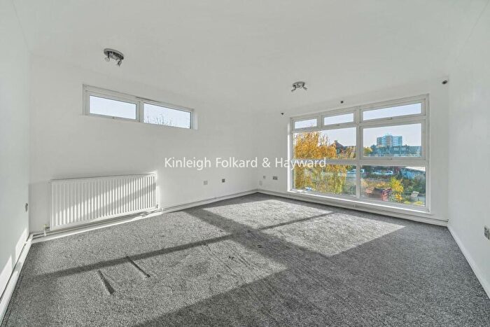 2 Bedroom Flat For Sale In Church Lane, Fortis Green, N2