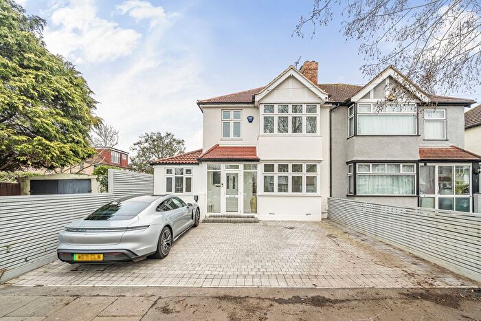 5 Bedroom Semi Detached House For Sale In Elmhurst Road, London, SE9