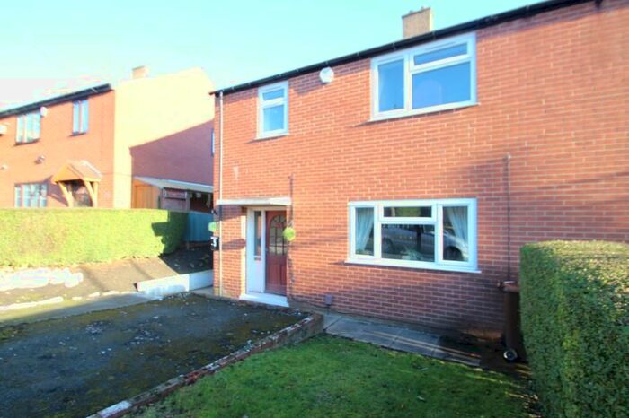 3 Bedroom Semi-Detached House To Rent In Lingfield Mount, Leeds LS17