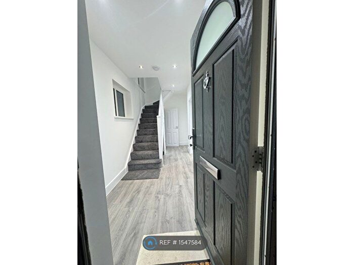 4 Bedroom Semi-Detached House To Rent In Spencer Road, Isleworth, TW7