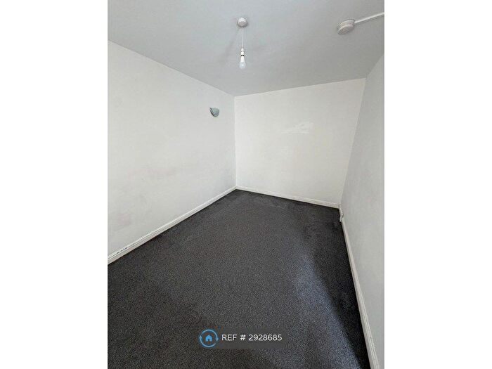 4 Bedroom Terraced House To Rent In Boldshay St, Bradford, BD3