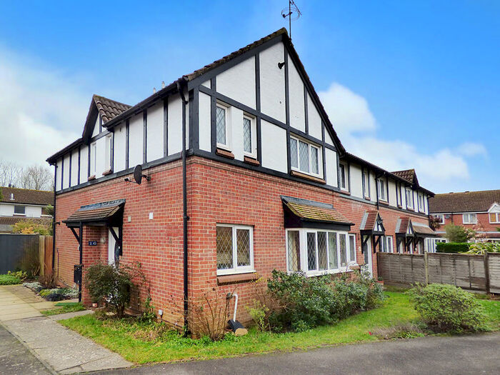 2 Bedroom End Of Terrace House To Rent In Biscay Close, Littlehampton, BN17