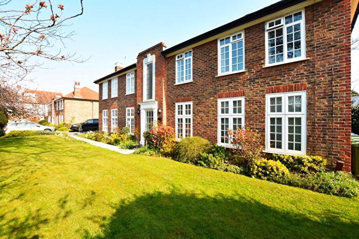 2 Bedroom Flat To Rent In Portsmouth Road, Thames Ditton, KT7