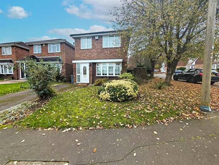 3 Bedroom Detached House For Sale In Strawberry Close, Tividale, Oldbury, B69
