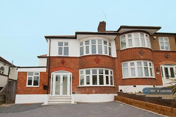 5 Bedroom Semi-Detached House To Rent In Osidge Lane, London, N14