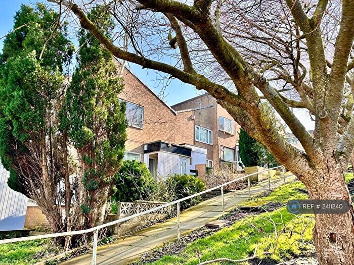 2 Bedroom Flat To Rent In Deans Close, Newcastle Upon Tyne, NE16