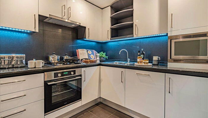2 Bedroom Apartment To Rent In Canary Wharf, E14