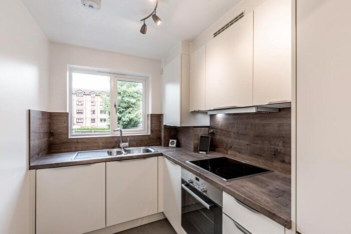 1 Bedroom Flat To Rent In Jerome Court, The Limes Avenue, N11