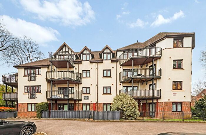 2 Bedroom Flat For Sale In Copers Cope Road, Beckenham, BR3