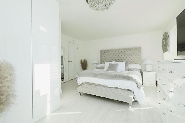 3 Bedroom Detached House For Sale In Oxclose Park Rise, Halfway, Sheffield, S20