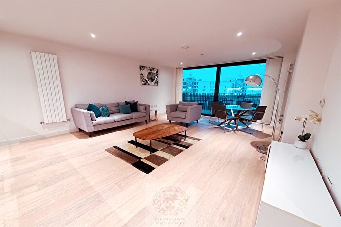 2 Bedroom Flat To Rent In Masthead House, Newham, E16