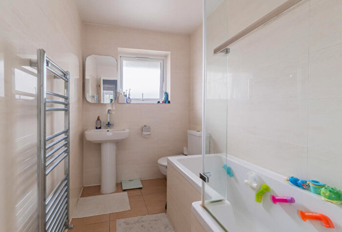 3 Bedroom Terraced House For Sale In Barnfield Place, London, E14