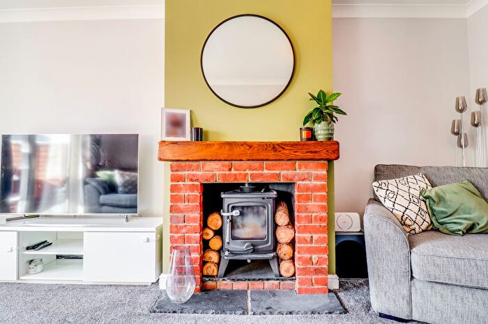 2 Bedroom Semi-Detached House For Sale In Danesfield, Benfleet, SS7