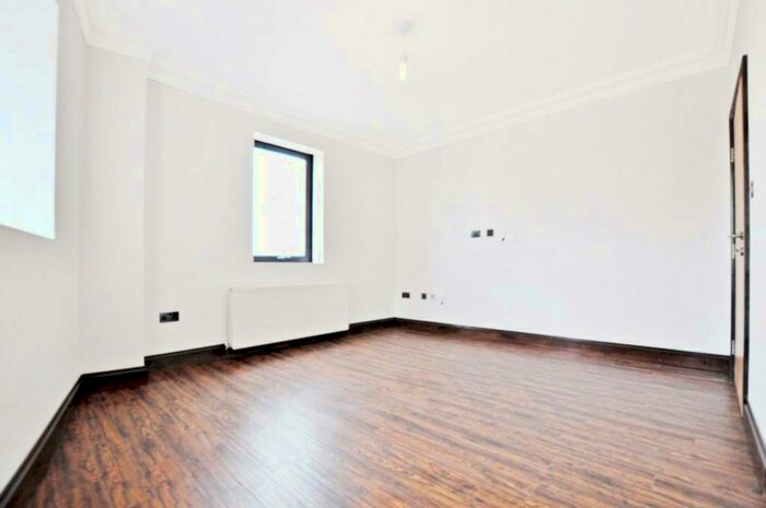 1 Bedroom Flat To Rent In Mare Street, London, E8