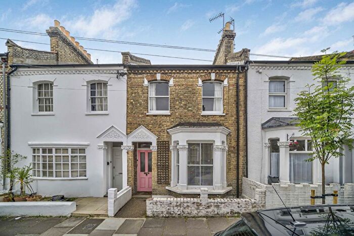 2 Bedroom Flat To Rent In Averill Street, Hammersmith, W6