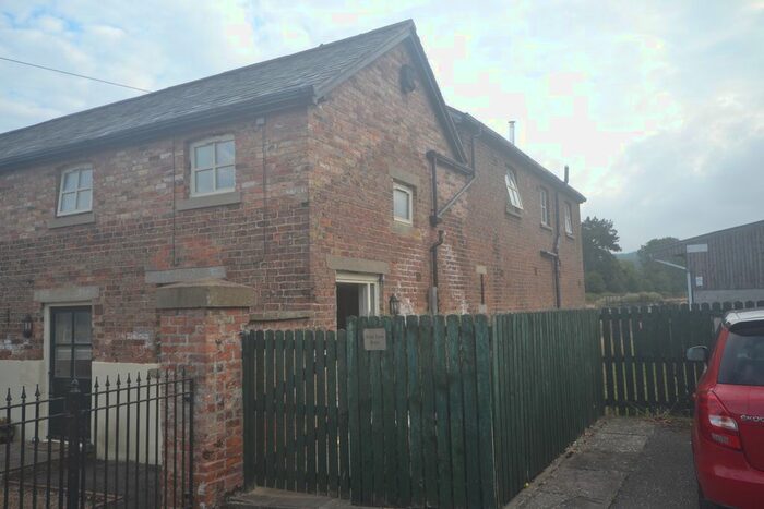 3 Bedroom Semi-Detached House To Rent In Drewtons Estate, South Cave, HU15