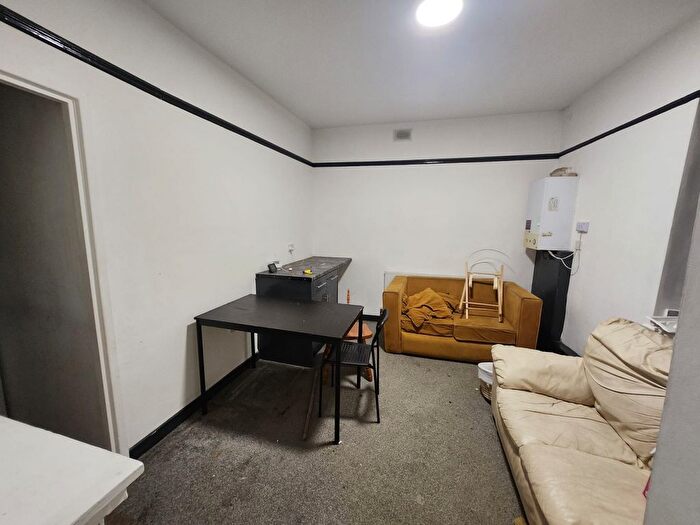 2 Bedroom Flat To Rent In Westcroft Road, Great Horton, Bradford, BD7