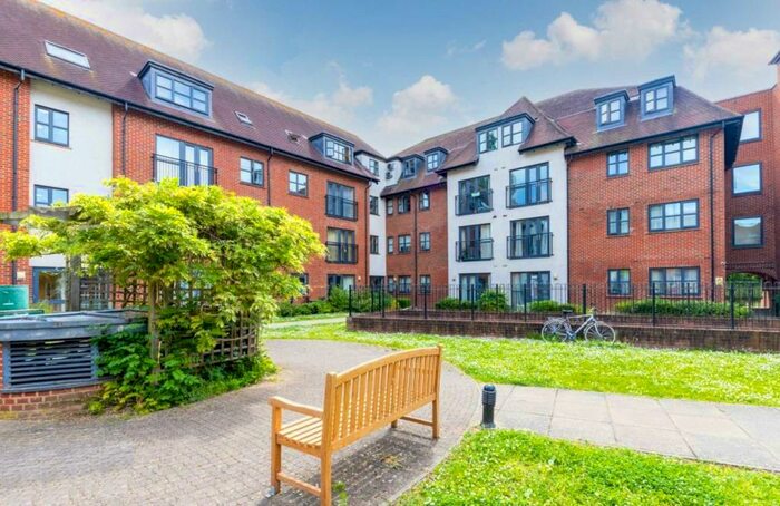 2 Bedroom Flat To Rent In Dunkerley Court, Birds Hill, Letchworth Garden City, SG6