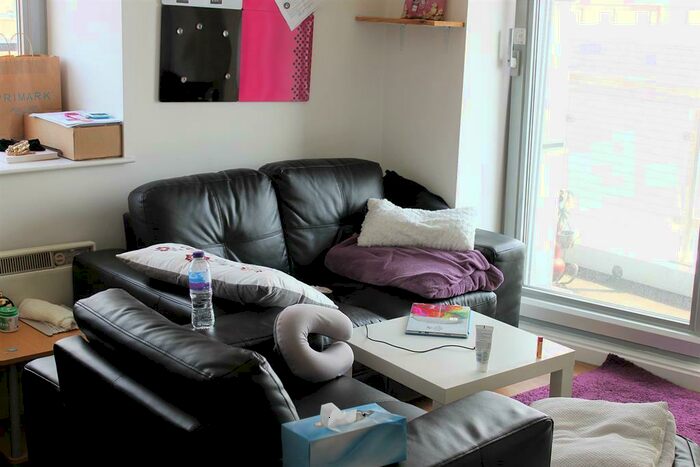 2 Bedroom Flat To Rent In Basilica, King Charles Street, Leeds, LS1