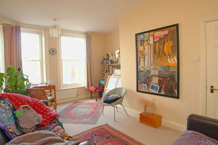 3 Bedroom Flat To Rent In Heber Road, East Dulwich, London, SE22