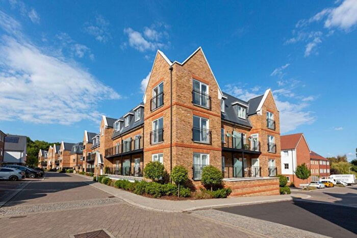 2 Bedroom Flat To Rent In Campion Square, Dunton Green, TN14