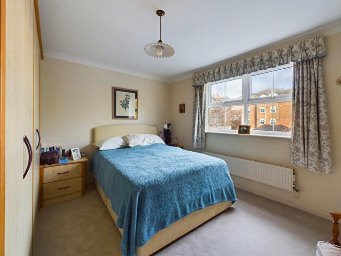 2 Bedroom Flat For Sale In Heath Road, Haywards Heath, RH16
