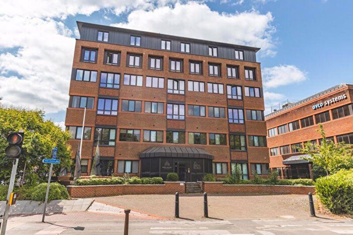 1 Bedroom Flat For Sale In Bath Road, Slough, SL1
