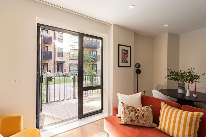 1 Bedroom Flat For Sale In Middle Road, London, W7