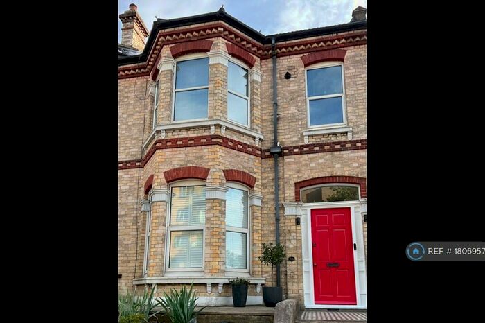 2 Bedroom Flat To Rent In Old Shoreham Road, Hove, BN3