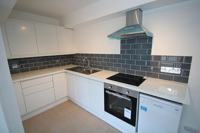 2 Bedroom Flat To Rent In Maresfield, Croydon, CR0