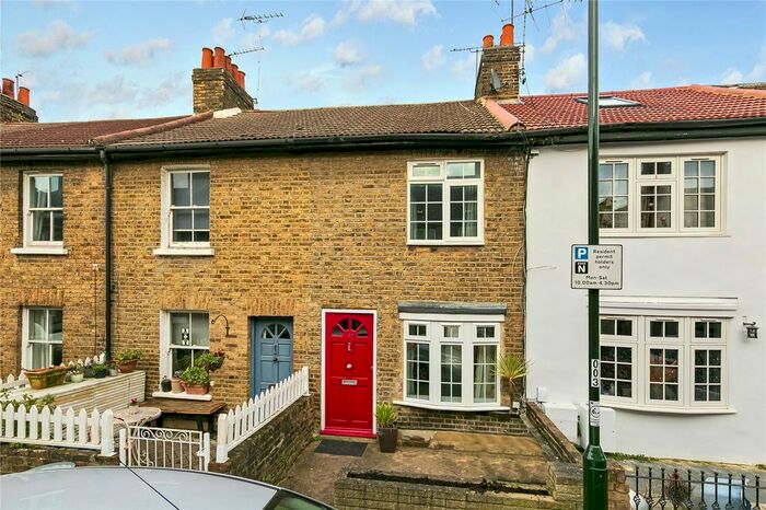 2 Bedroom Property To Rent In Rosedale Road, Richmond, TW9