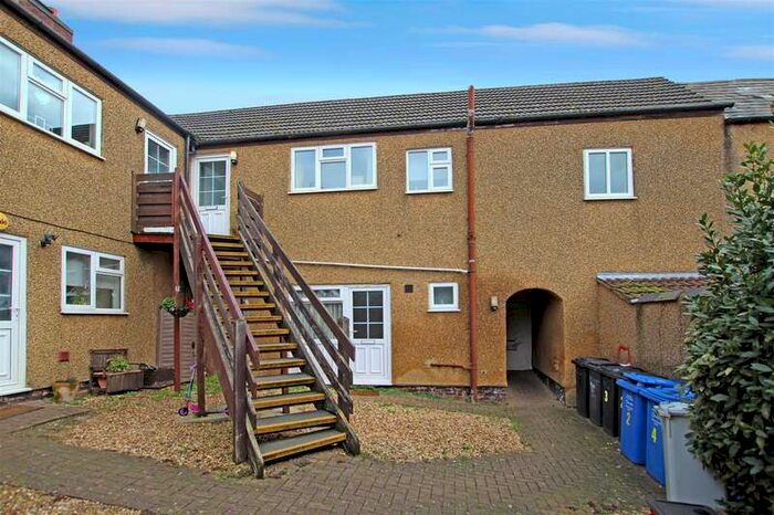 1 Bedroom Flat To Rent In Guilford Mews, New Street, Rothwell, NN14