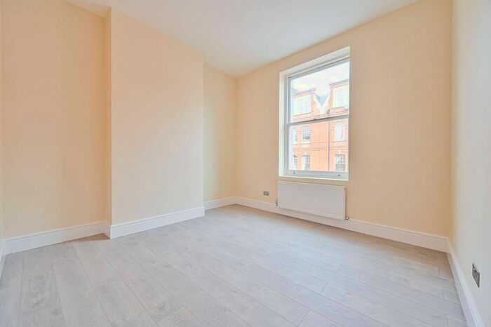 2 Bedroom Flat To Rent In Electric Avenue, Brixton, London, SW9