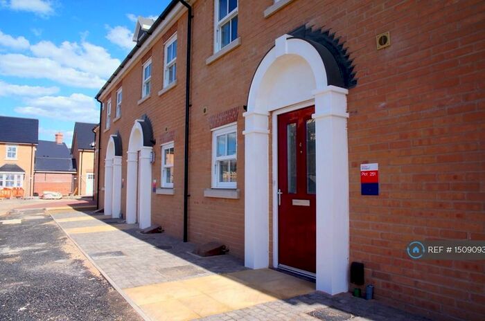 3 Bedroom Terraced House To Rent In Parade Square, Colchester, CO2