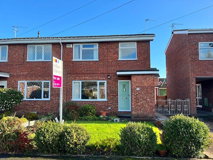 3 Bedroom Semi-Detached House For Sale In Stephensons Walk, Cottingham, HU16