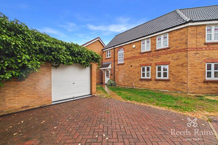 3 Bedroom Semi-Detached House For Sale In Malvern Drive, Sunnyside, Rotherham, South Yorkshire, S66