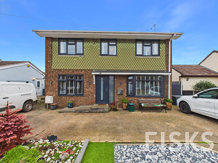 4 Bedroom Detached House For Sale In Chapman Road, Canvey Island, SS8