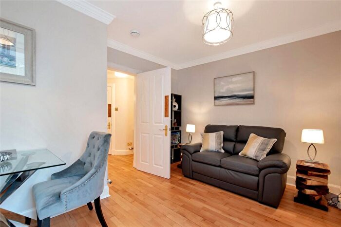 1 Bedroom Apartment To Rent In Rose Street, Edinburgh, EH2