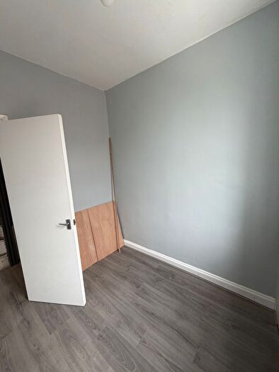 2 Bedroom Flat To Rent In Recreation Grove, Leeds, LS11
