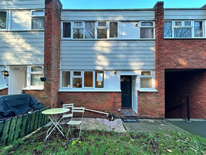 4 Bedroom Semi-Detached House To Rent In Hunters Hill, High Wycombe, HP13
