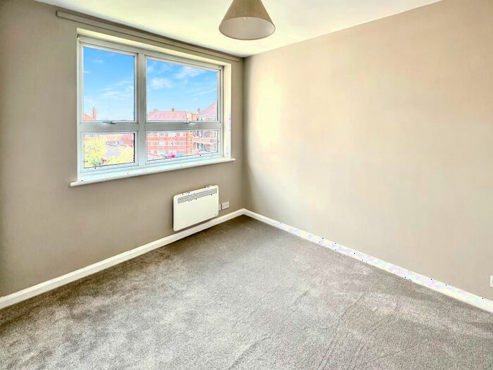 1 Bedroom Flat To Rent In Derby Road, Sheen Parkside, SW14