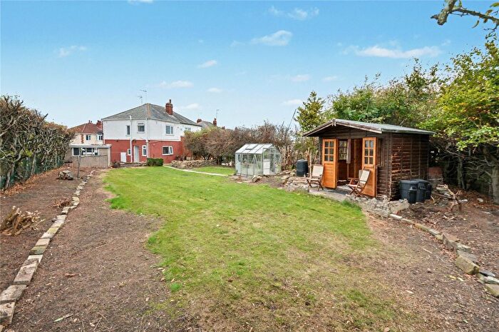 3 Bedroom Semi-detached House For Sale In Heath Mount, Leeds, West Yorkshire, LS11