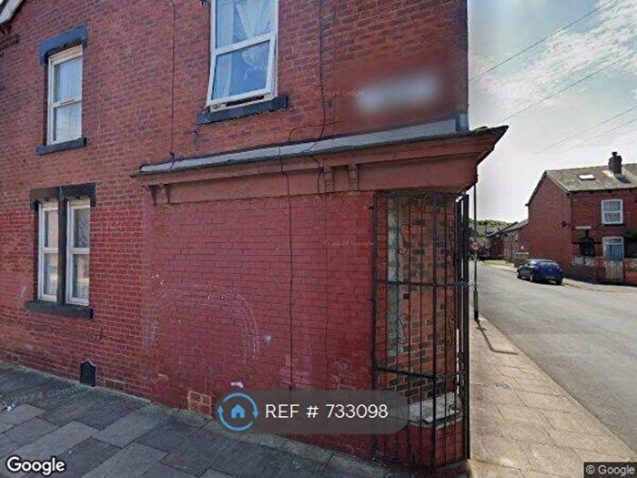 4 Bedroom End Of Terrace House To Rent In Cleveley Avenue, Leeds, LS11