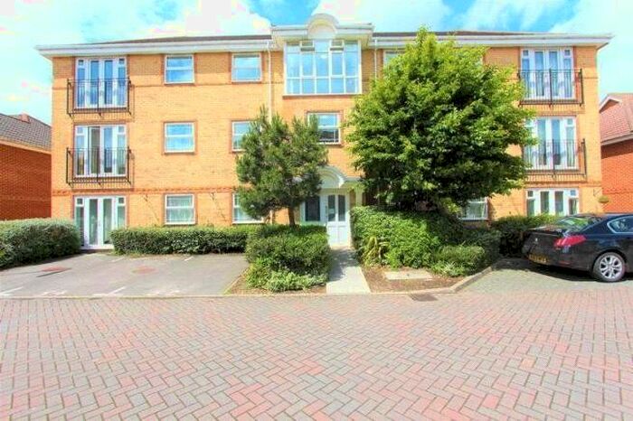2 Bedroom Flat To Rent In Drum Road, Eastleigh, Hampshire, SO50