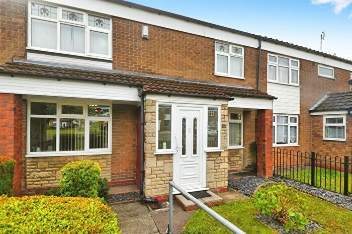 3 Bedroom Semi Detached House For Sale In Howes Croft, Birmingham, B35