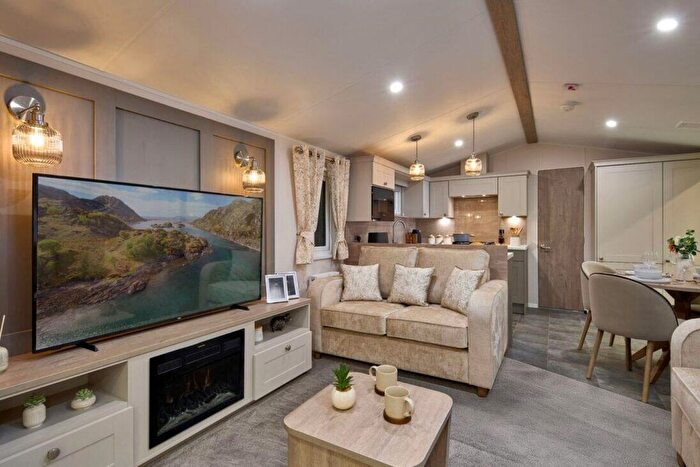 2 Bedroom Mobile/park Home For Sale In Crossburn Holiday Park, Edinburgh Road, Peebles, EH45