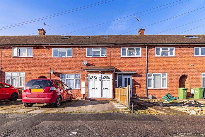 3 Bedroom Flat To Rent In Nicoll Way, Borehamwood, WD6